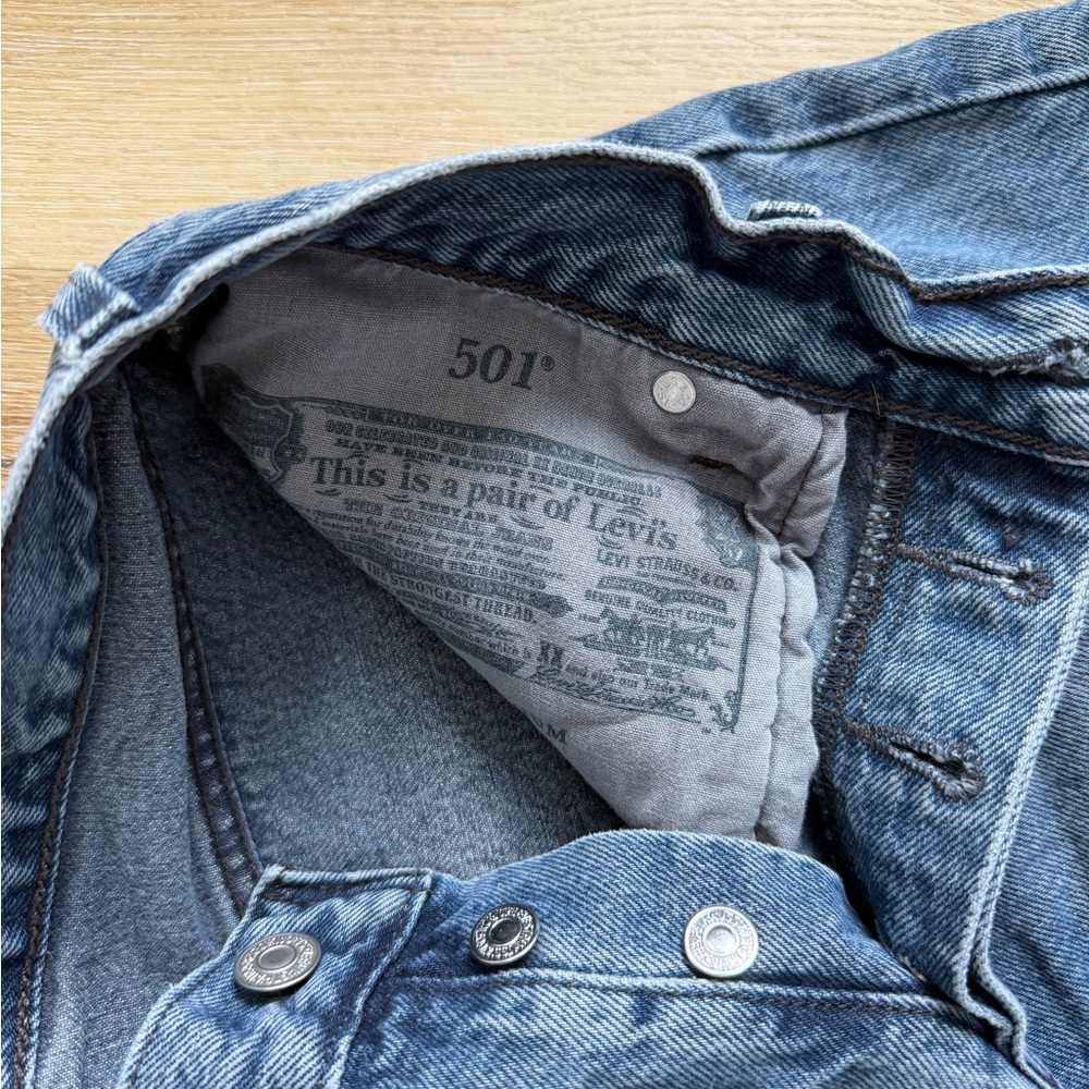 Levi's Women's 501 90’s Jeans - Picture 4 of 6